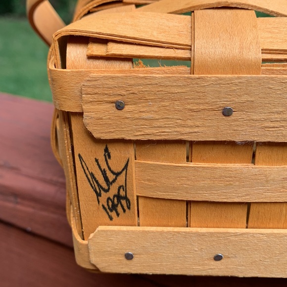 Longaberger 1998 Dresden Tour Basket, 5” x 8 1/2” x 6 1/2” - Picture 8 of 13